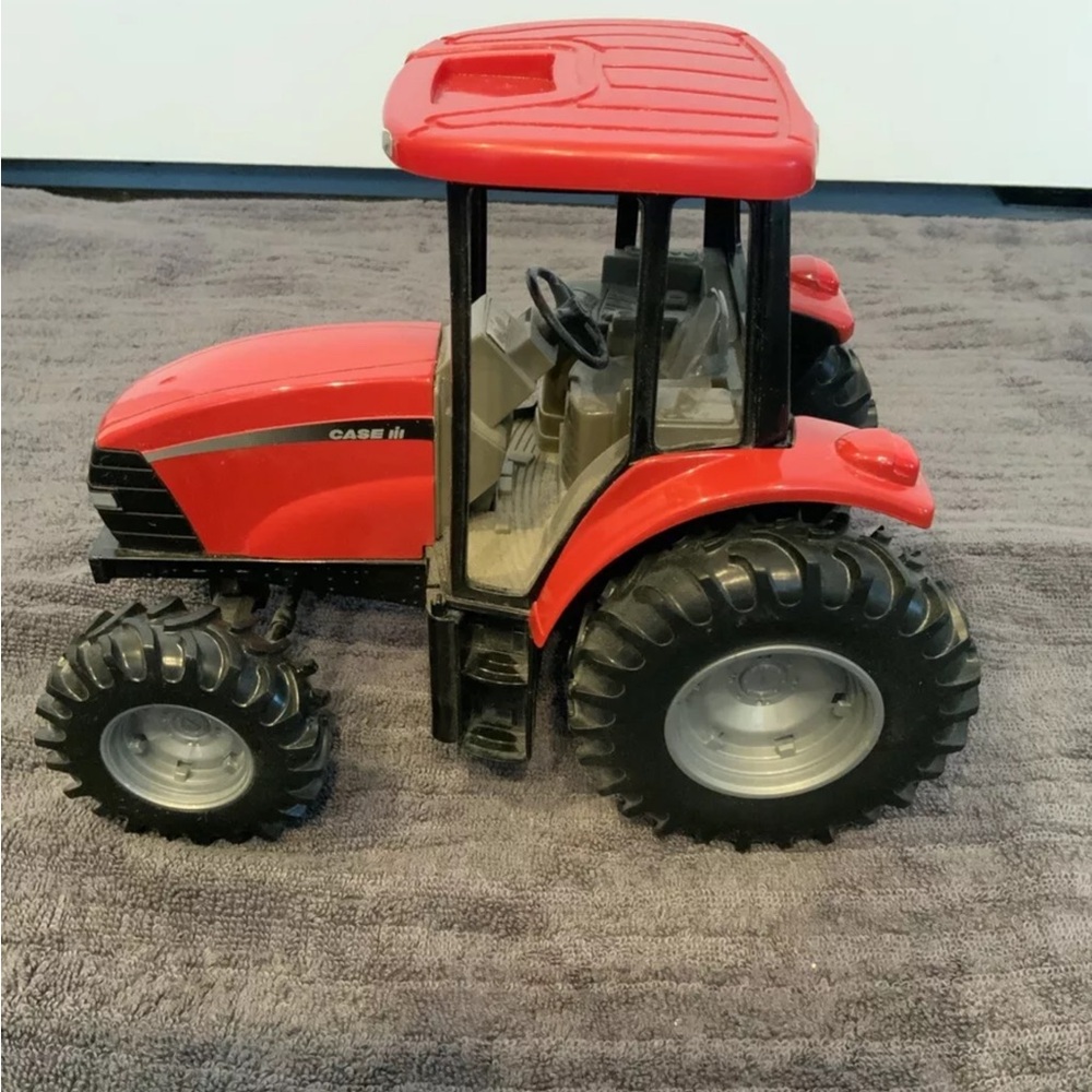 ERTL Case International Red Tractor Die-Cast & Plastic